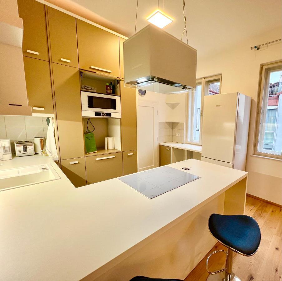 Vintage Design Apartments Wina Bagian luar foto