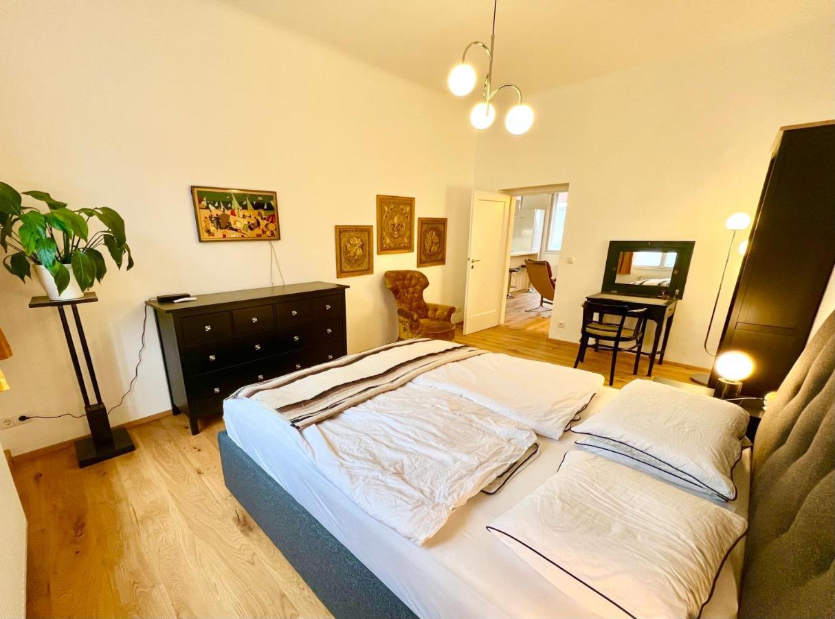 Vintage Design Apartments Wina Bagian luar foto