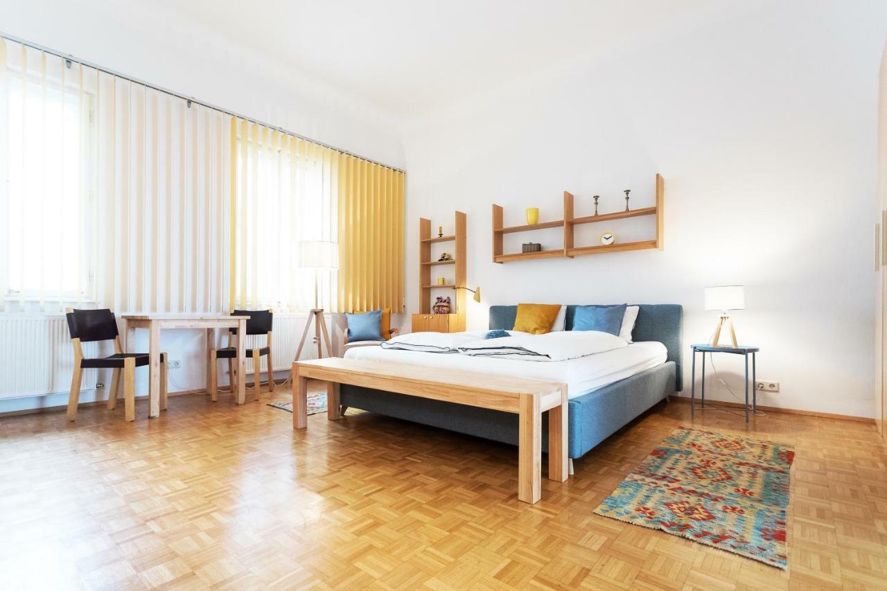 Vintage Design Apartments Wina Bagian luar foto